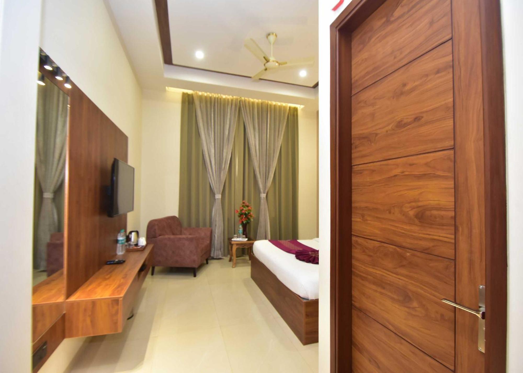 Hotel Shyamleela Khatu ภายนอก รูปภาพ