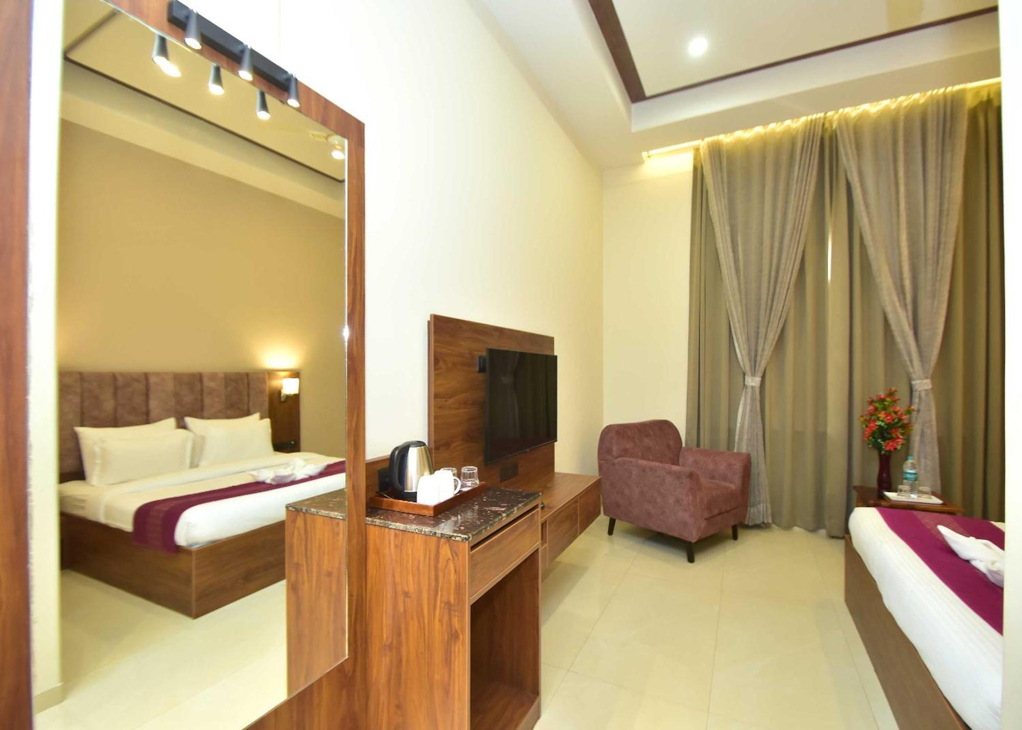 Hotel Shyamleela Khatu ภายนอก รูปภาพ